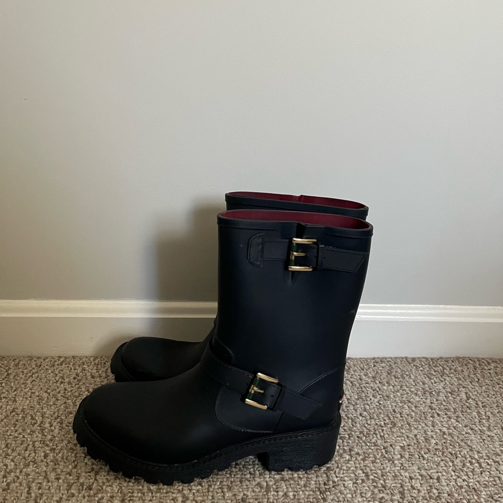 SIZE 9 TOMMY HILFIGER NAVY BOOTS